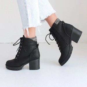 $75 NEW Soda Black SINGLE Sherpa Trim Lined Heel Bootie Size 8.5